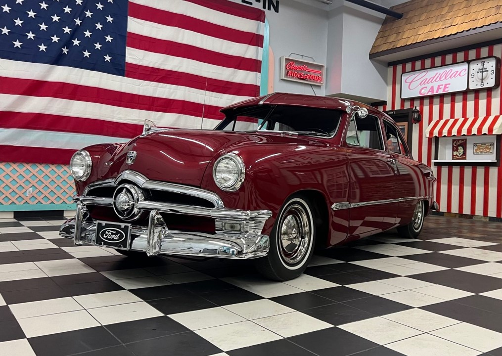 1950 Ford Custom Deluxe 2-Door